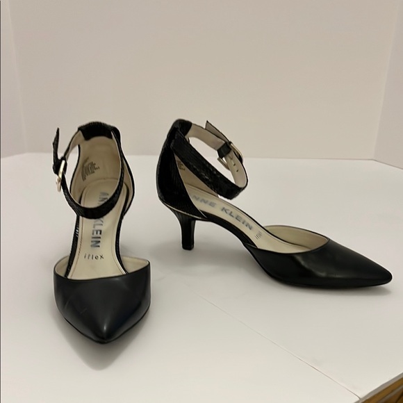 Anne Klein Black Ankle Strap Kitten Heels Size 8 - Picture 1 of 7